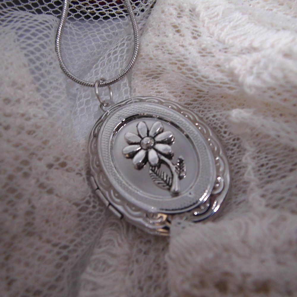 Silver Petite Memorial Sunflower Locket Christmas Necklace New